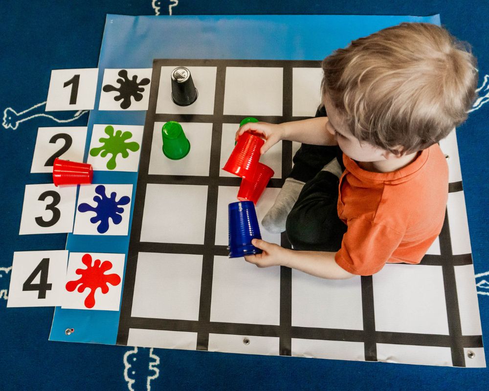 KodujMata — pełny zestaw niebieski z matą rozkładaną (4-częściowa duża mata z 400 kartami i kubeczkami) dla dzieci ze specjalnymi potrzebami edukacyjnymi wraz z podręcznikiem - obrazek 8